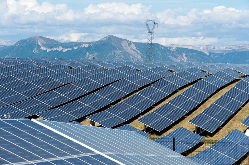 Teknologjitë Fotovoltaike nga Zhvillimi i Politikave Publike drejt Vënies ne Praktike