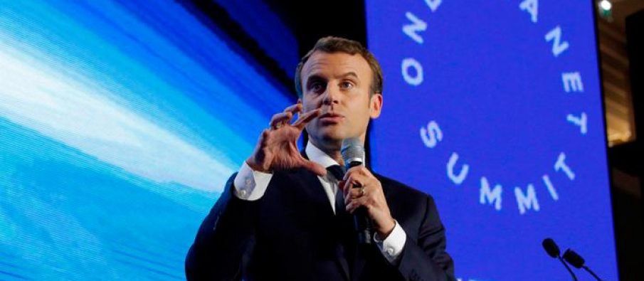 Aty ku është Macroni, është përpara…