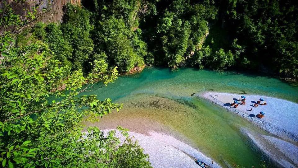 "Tajlanda" shqiptare në lumin Shalë tërheq qindra aventurierë