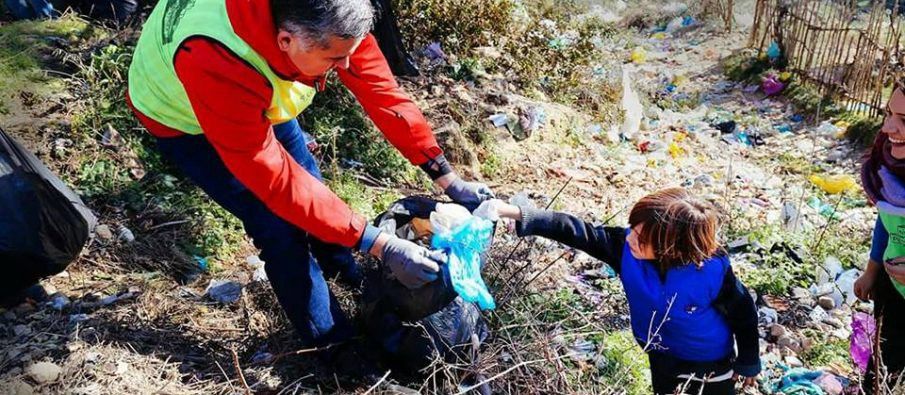Blendi Klosi “çliron” Krujën nga plehrat
