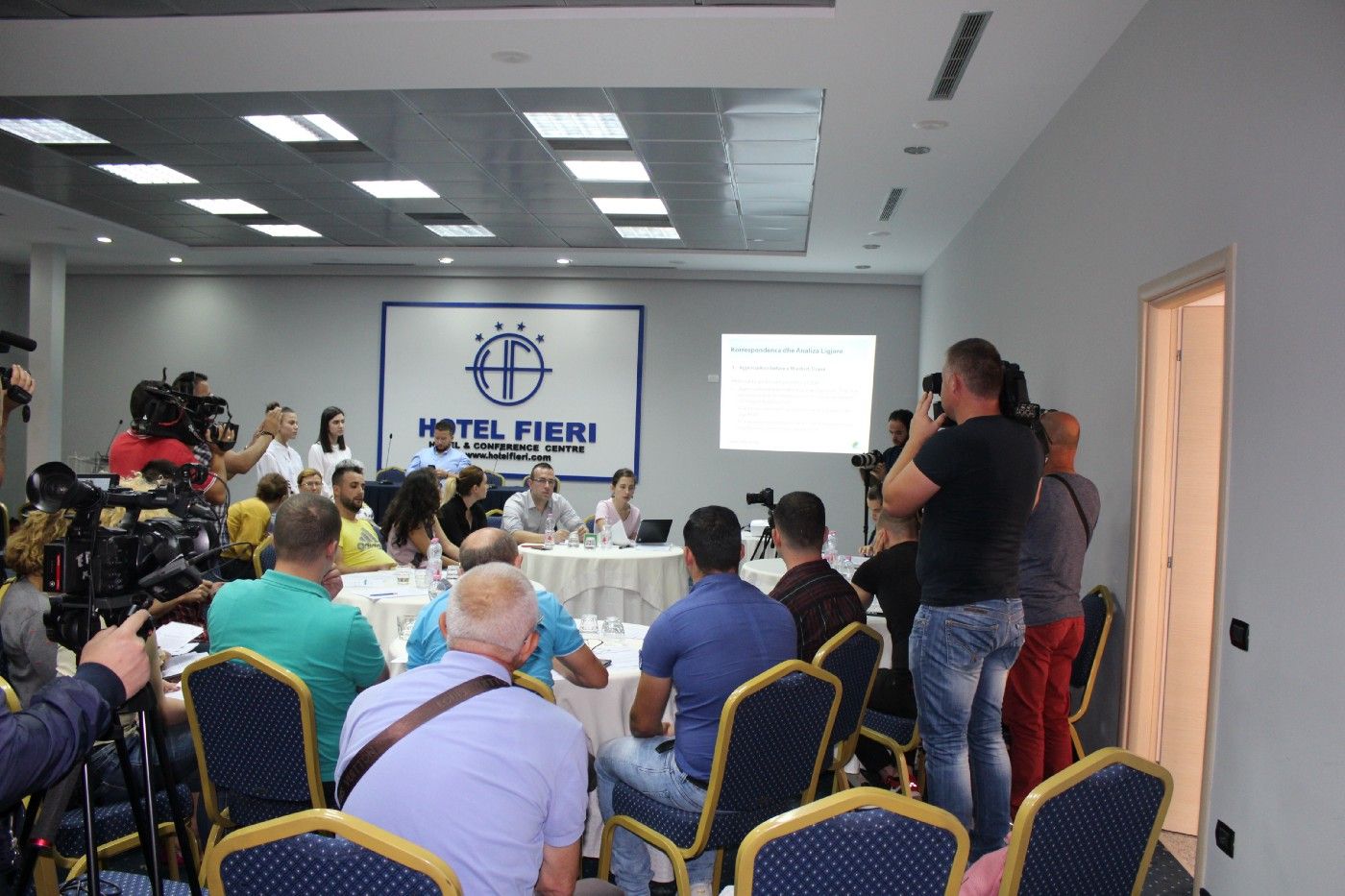 Kur ligjet ekzistojnë, por sërish jetojmë në mes të plehrave