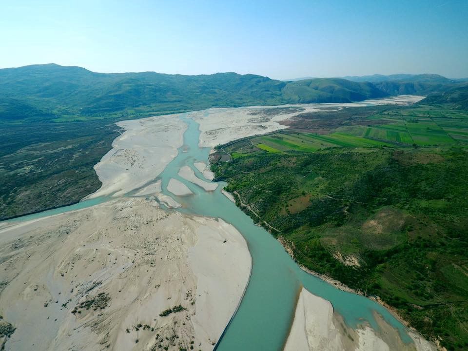 Guxim prej të cmenduri të ndërpresësh rrymën e Vjosës për rrymë elektrike