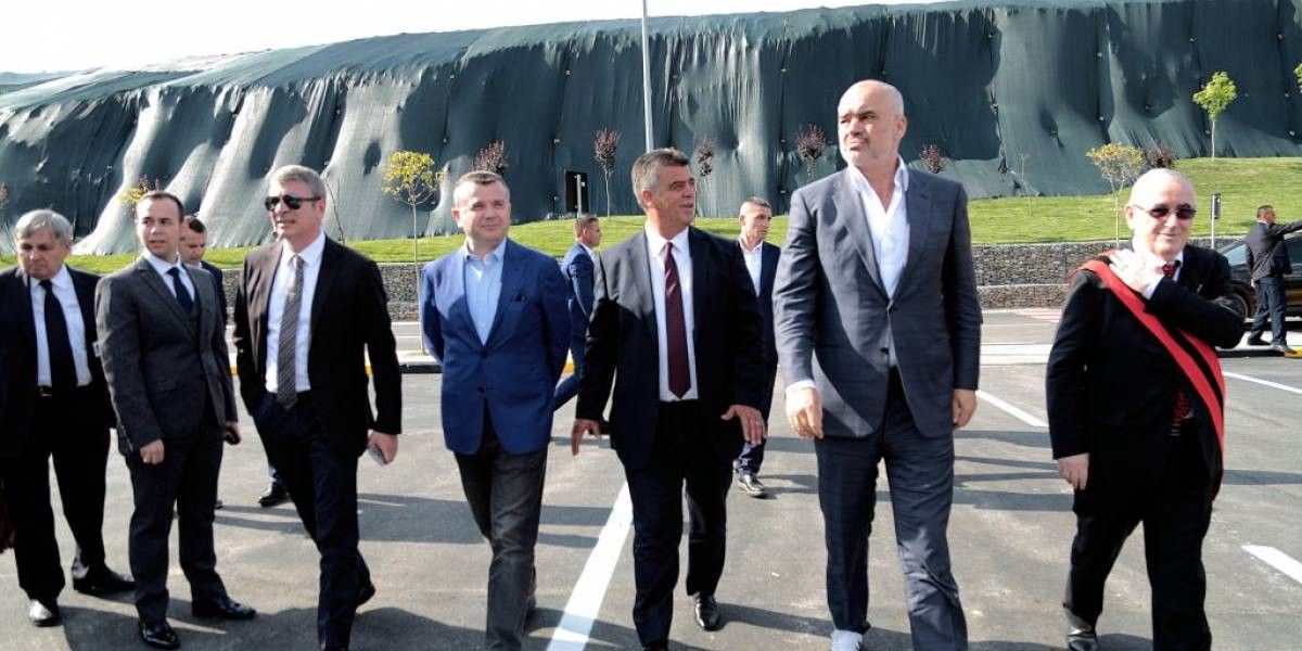 Djegësi i plehrave në Elbasan dhe akoma..