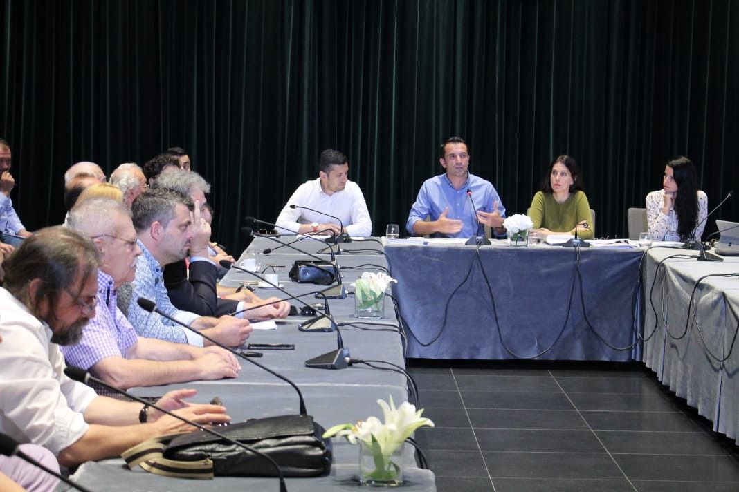 Teatri kombëtar dhe reaksioni ndaj kullave