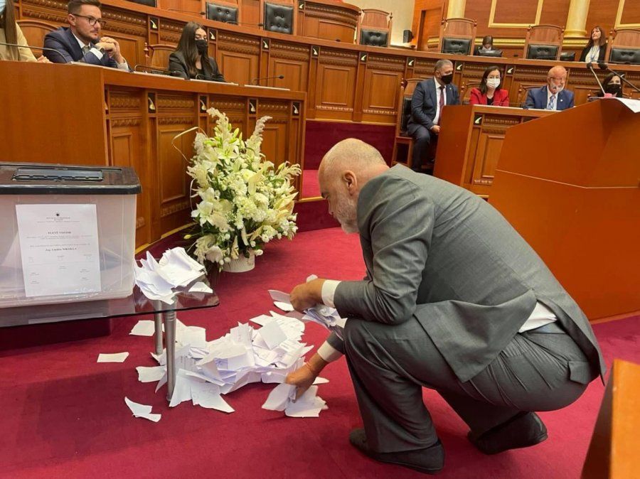 Ku do i çoj Rama plehrat që mblodhi në Kuvend?