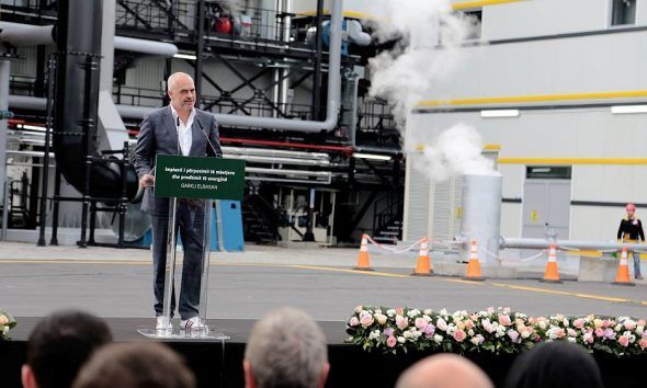 Djegësi i plehrave në Elbasan dhe mashtrimi me tymin e bardhë