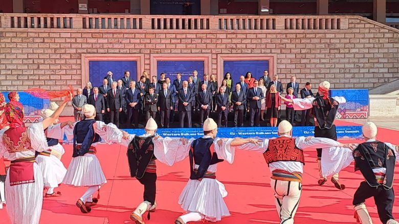 Liderët e BE: Dielli, dielli… - RAMA gazi, gazi…