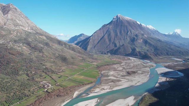 Greqia dhe Shqipëria bien dakord për të kthyer lumin “Vjosa” në një park ndërkufitar