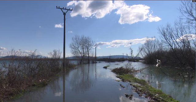 Zëri i Amerikës ngre alarmin për lumin Buna: Në deltë vijnë mbeturinat e gjithë rajonit!