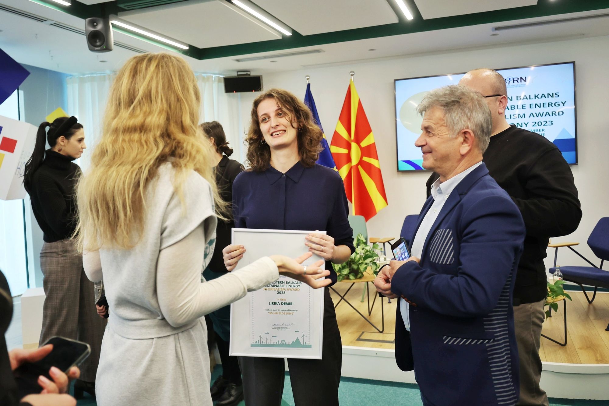 NJË INDUSTRI DIELLORE PO MBIN NGADALË NË KOSOVËN QË VARET NGA THËNGJILLI.