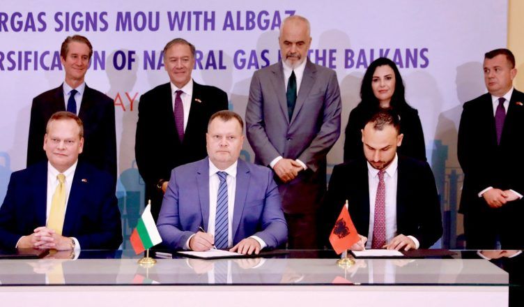 SHTËPIA E BARDHË - FAKT: Administrata Biden-⁠Harris shpall një pauzë të përkohshme për miratimet në pritje të eksporteve të gazit natyror të lëngshëm.