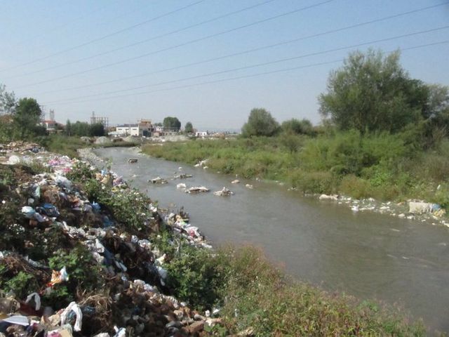 Pse i kemi ujërat e ndotura?