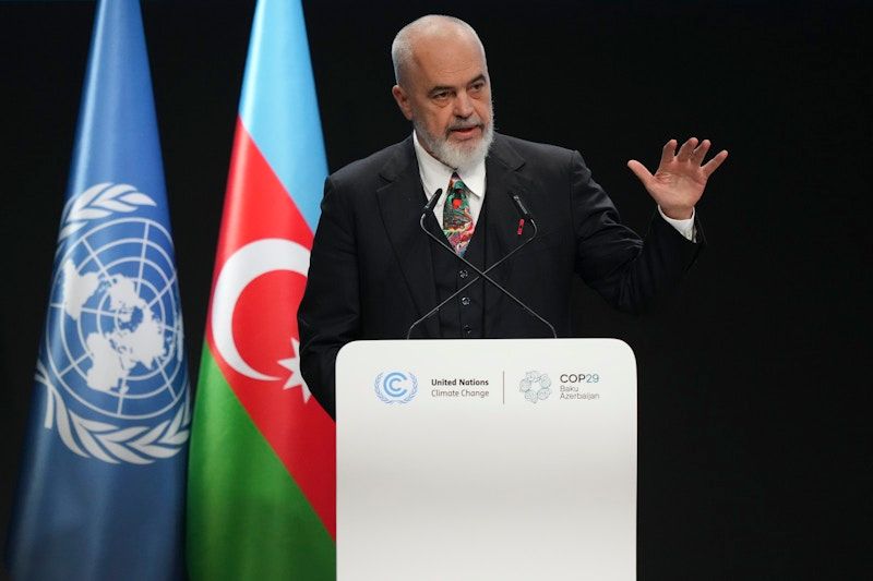 Rama në një lojë të pisët në Baku?