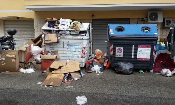 Grumbuj masiv mbetjesh në Romë ndërkohë që festat dhe shiu pengojnë largimin e tyre