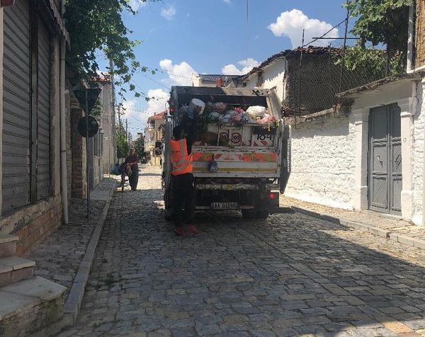 Gratë korçare, të parat që po ndërtojnë standardin e ri të riciklimit të mbetjeve