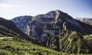 Tare: Turizmi masiv, strategji e gabuar