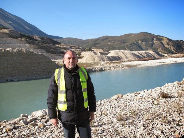 Kemi shpëtuar të paktën 2 herë nga konçesionet shkatërruese të Becchettit-si ai i HECit në Kalivaç dhe incenaratorit të Kasharit.
