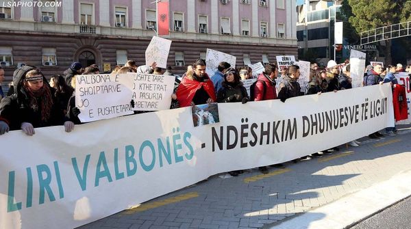 GENER 2, si gjeli në majë të plehut