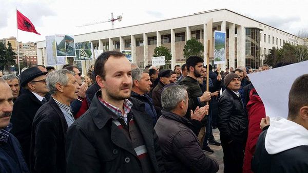 HEC-et e vegjël, protestat e vogla dhe gabimet e mëdha