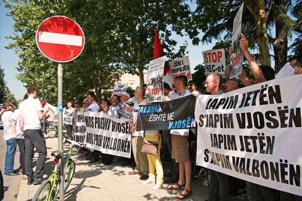 Valbona, ligji dhe spekullimi