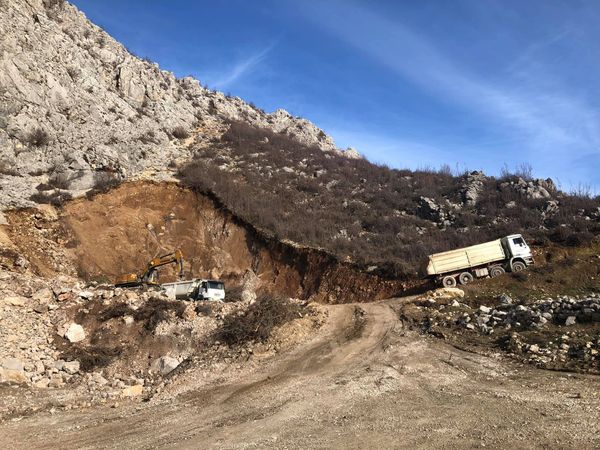 Si të shkatërrojmë jetën e një fshati!