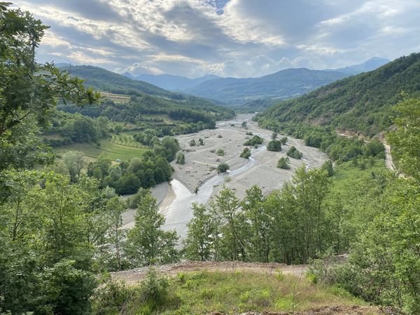Lumenjtë Shqiptar janë në rrezik zhdukje nga HECet e shumta