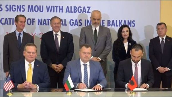 Fillon në Korrik: bie Vlora turistike, pushtohet nga gjigandët e fosileve