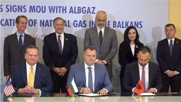 Vlora e Pavarësisë dhe kapitullimi i Qeverisë ndaj gjeneralëve të fosileve