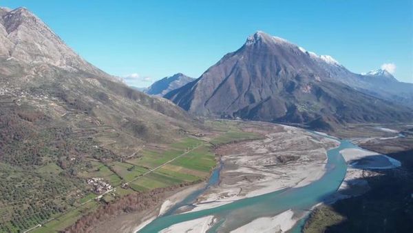 Greqia dhe Shqipëria bien dakord për të kthyer lumin “Vjosa” në një park ndërkufitar