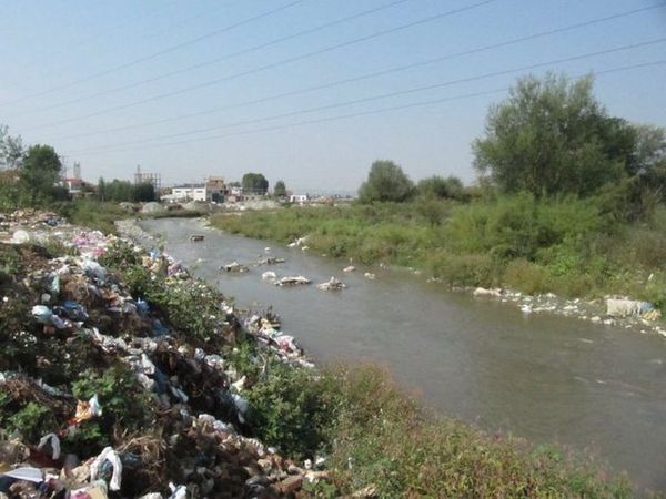 Pse i kemi ujërat e ndotura?